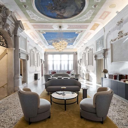 Radisson Collection Hotel, Palazzo Nani Venedig Exteriör bild The Library