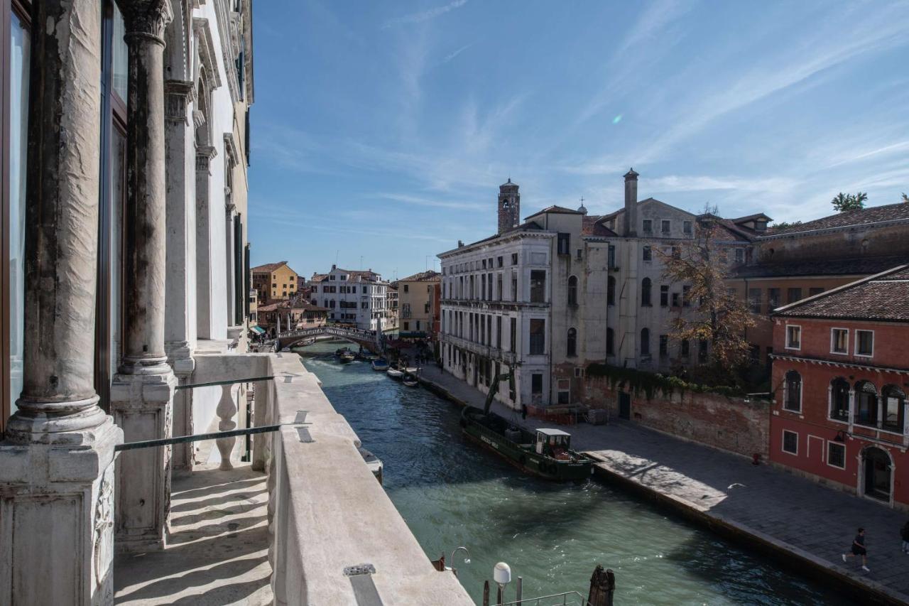 Radisson Collection Hotel, Palazzo Nani Venedig Exteriör bild The Canal Vena