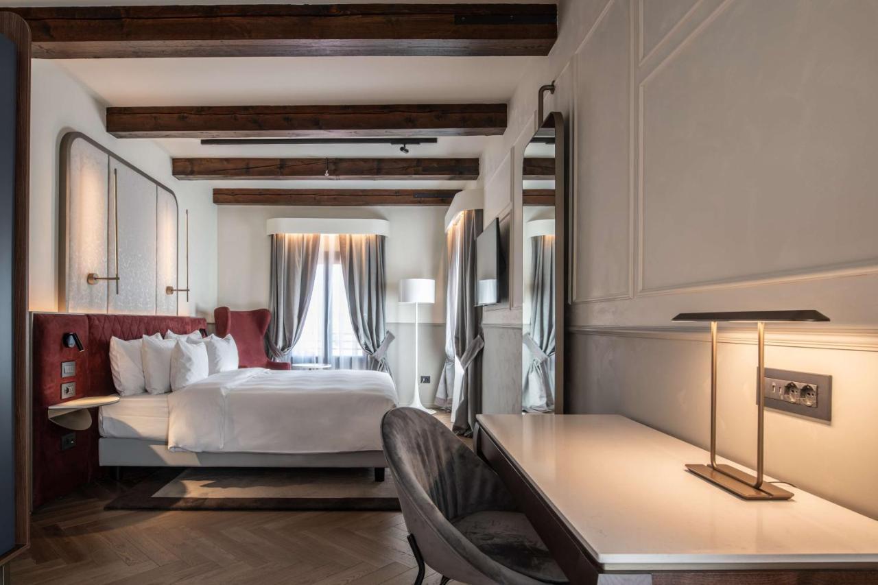 Radisson Collection Hotel, Palazzo Nani Venedig Exteriör bild Deluxe Room