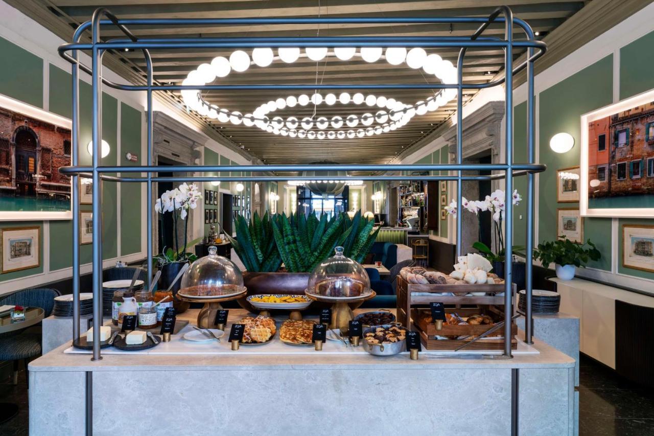 Radisson Collection Hotel, Palazzo Nani Venedig Exteriör bild The interior of the restaurant