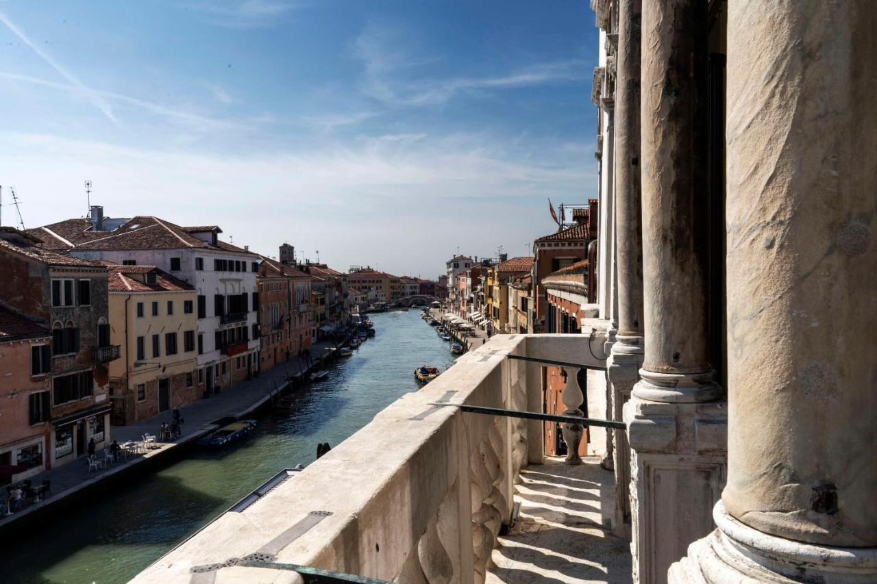 Radisson Collection Hotel, Palazzo Nani Venedig Exteriör bild The Canal Vena