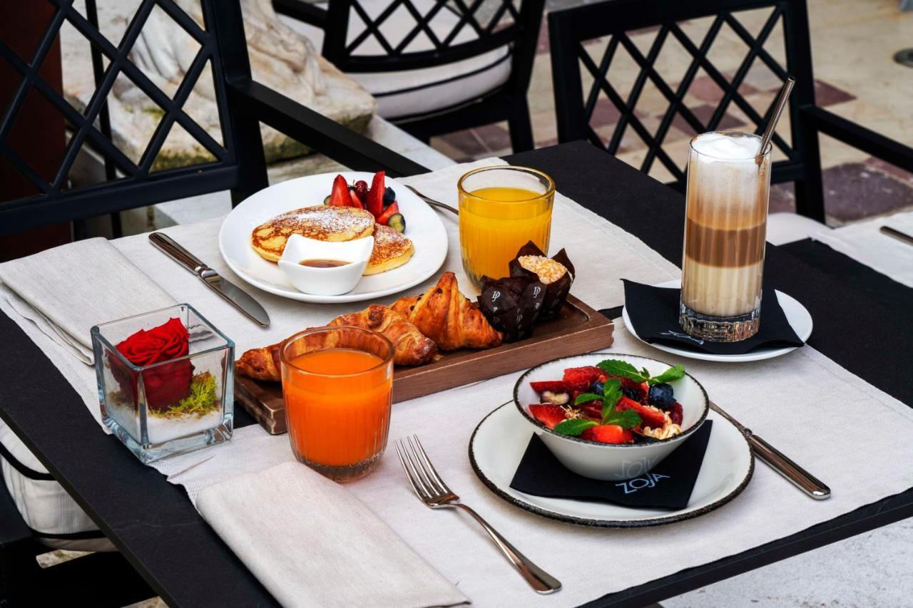Radisson Collection Hotel, Palazzo Nani Venedig Exteriör bild Breakfast at the hotel