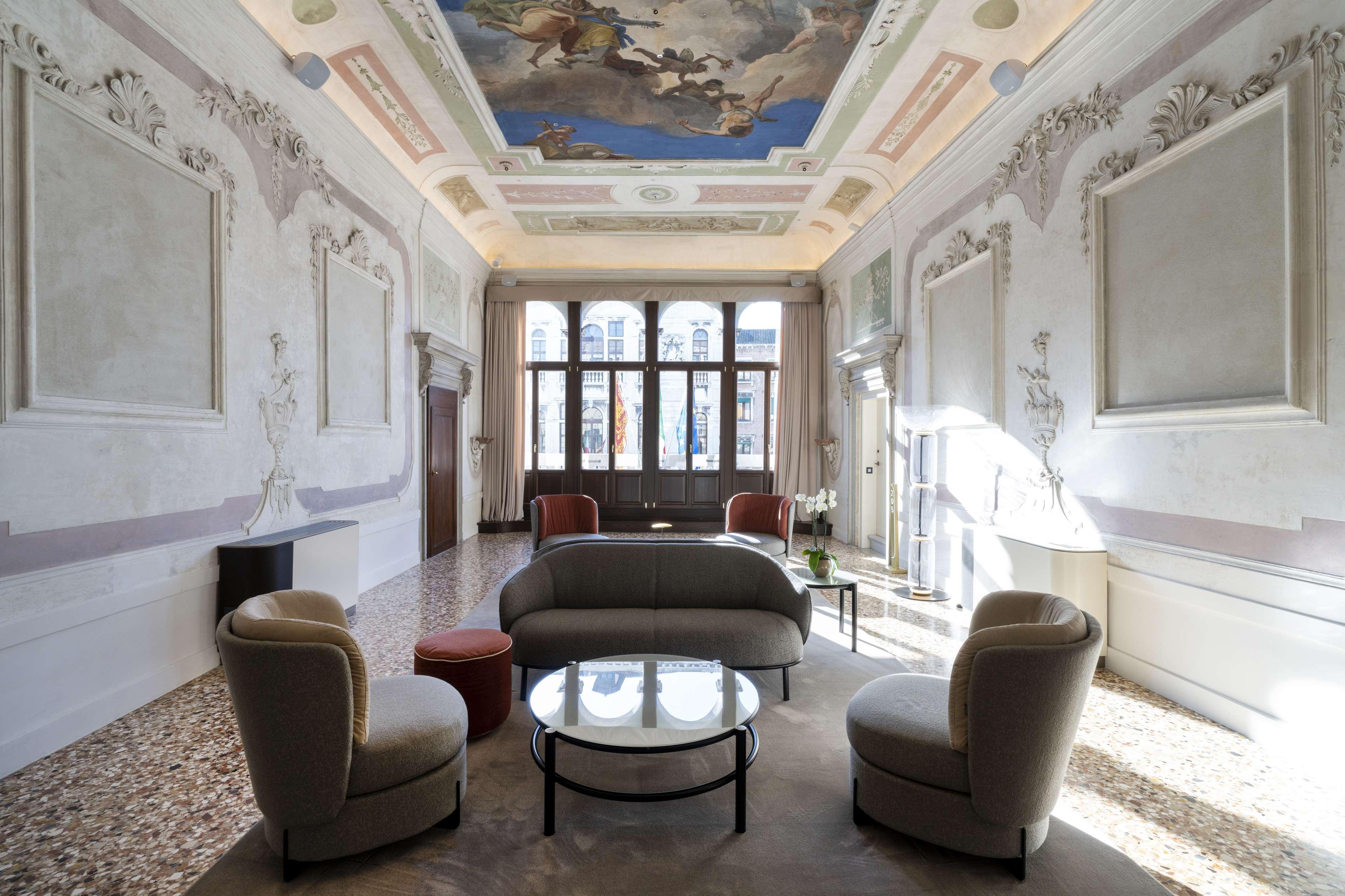 Radisson Collection Hotel, Palazzo Nani Venedig Exteriör bild The lobby of the hotel