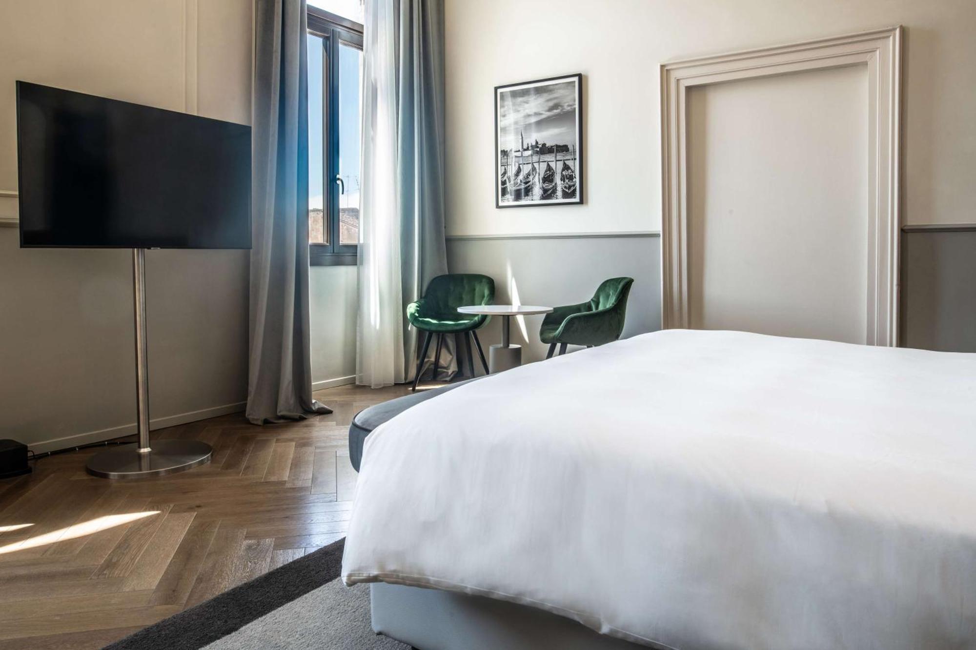 Radisson Collection Hotel, Palazzo Nani Venedig Exteriör bild A room at the hotel